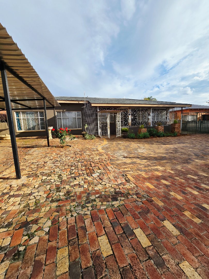 5 Bedroom Property for Sale in Elandia North West